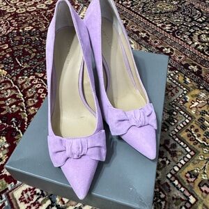 Ann Taylor Lilac Suede Bow Heels, excellent condition, amazing color!